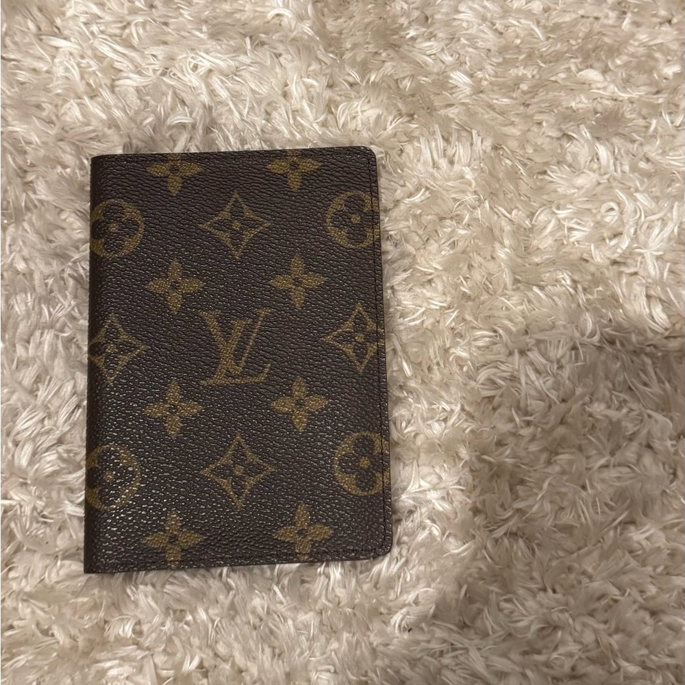 🌟SOLD🌟Louis Vuitton Monogram Passport Holder